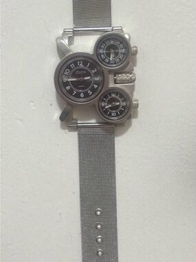 Oulm Triple Dial Stainless Mesh Watch - Silver